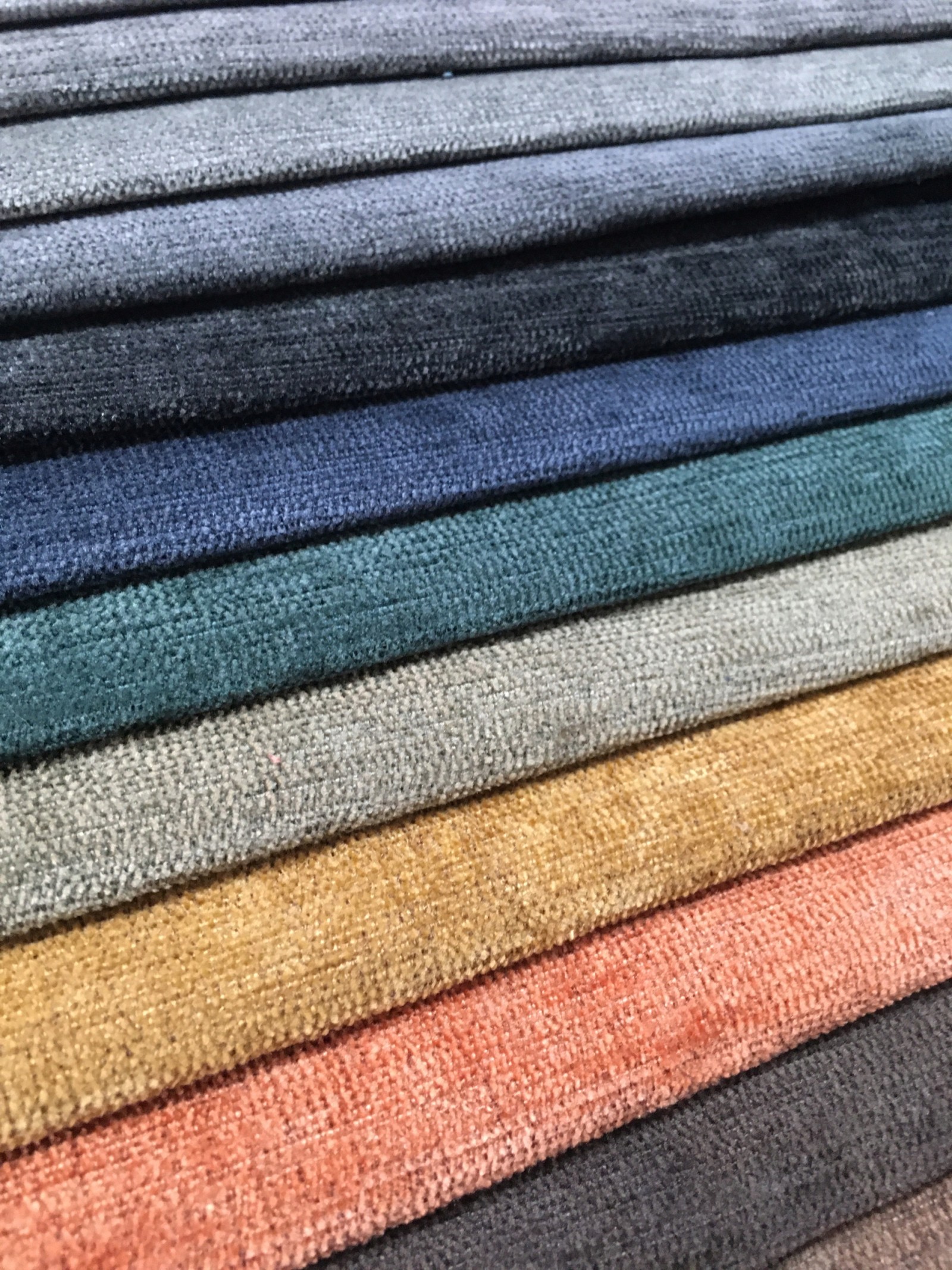 Какая мебельная ткань лучше для дивана?