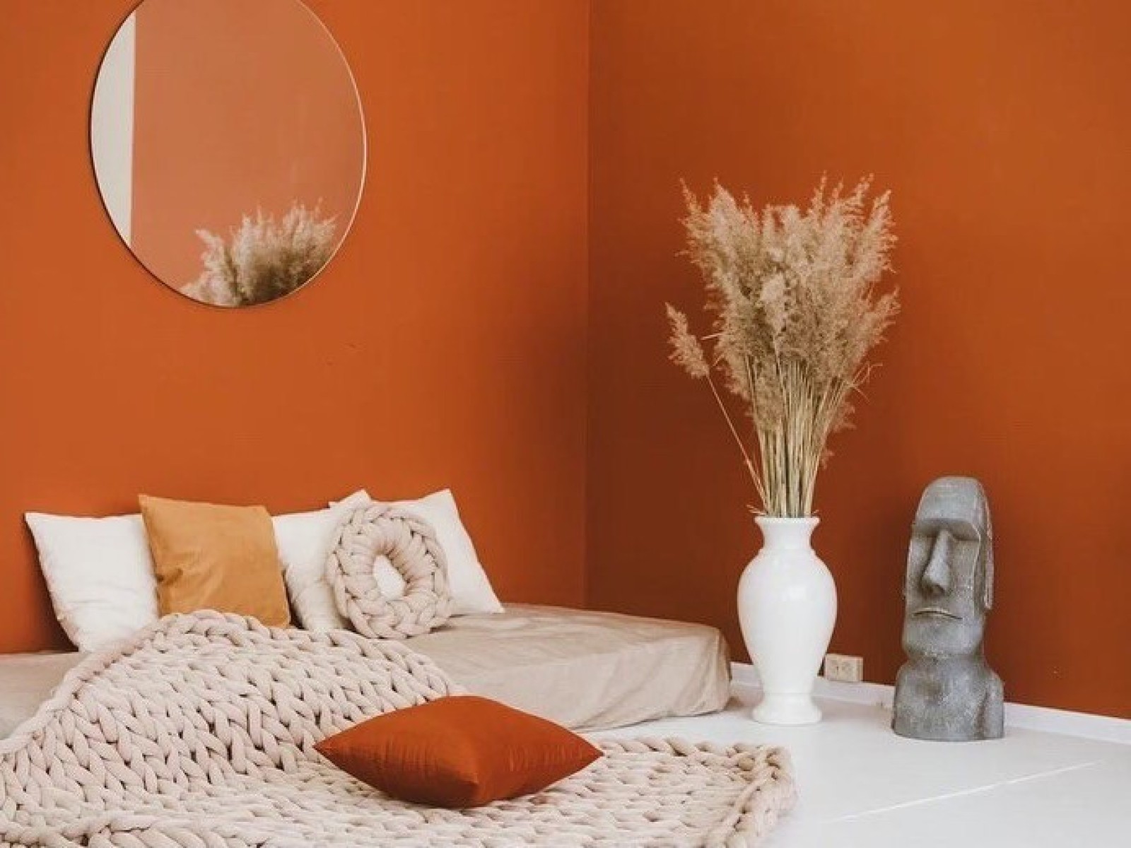 Угловой диван в интерьере: какой выбрать, куда поставить и как сочетать с другими предметами интерьера