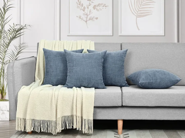 Создаем уют: подушки и пледы для вашего дивана